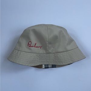 BURBERRY Reversible Khaki & Nova Check Bucket Hat